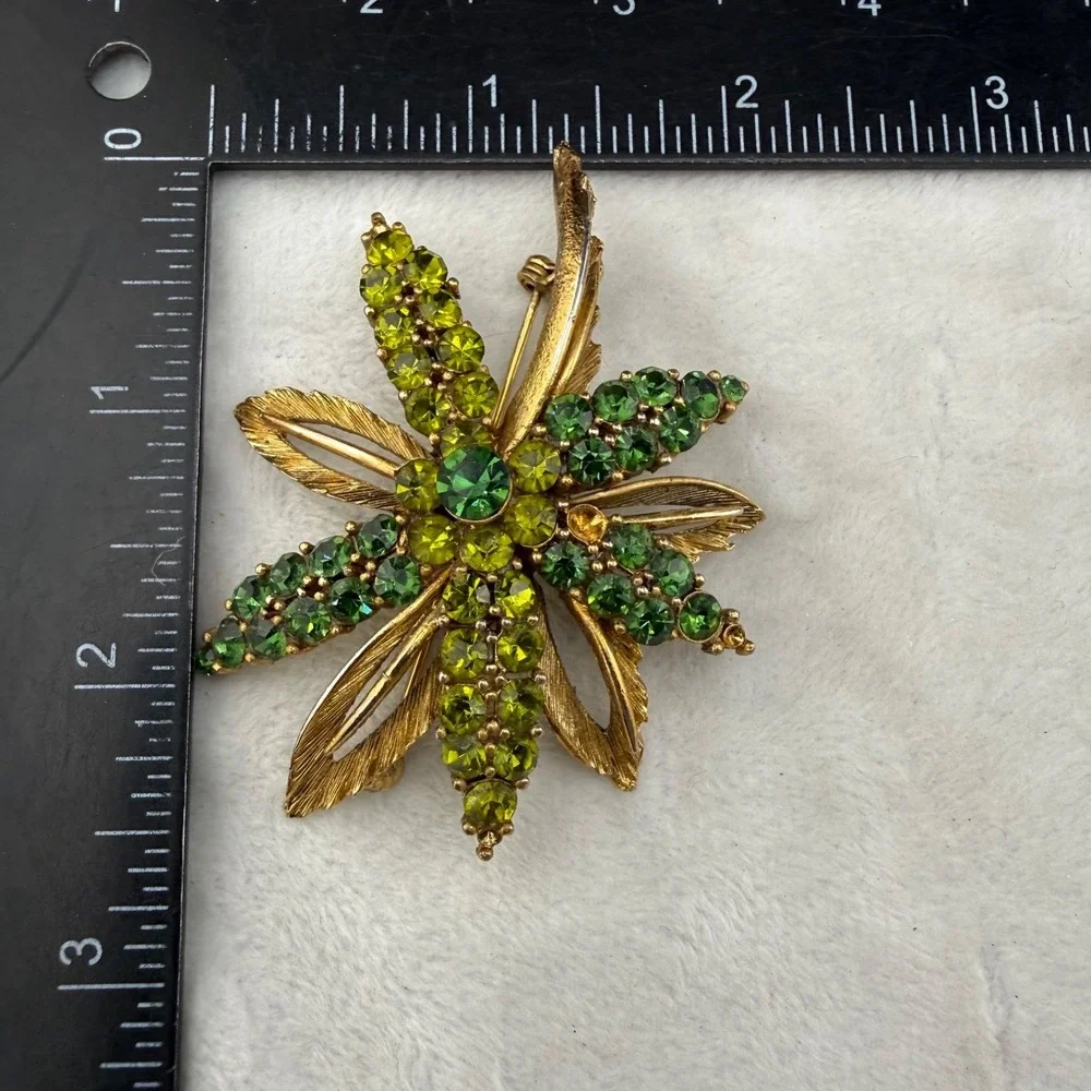 Vintage Rhinestone Brooch Gold Tone Green Sparkle READ